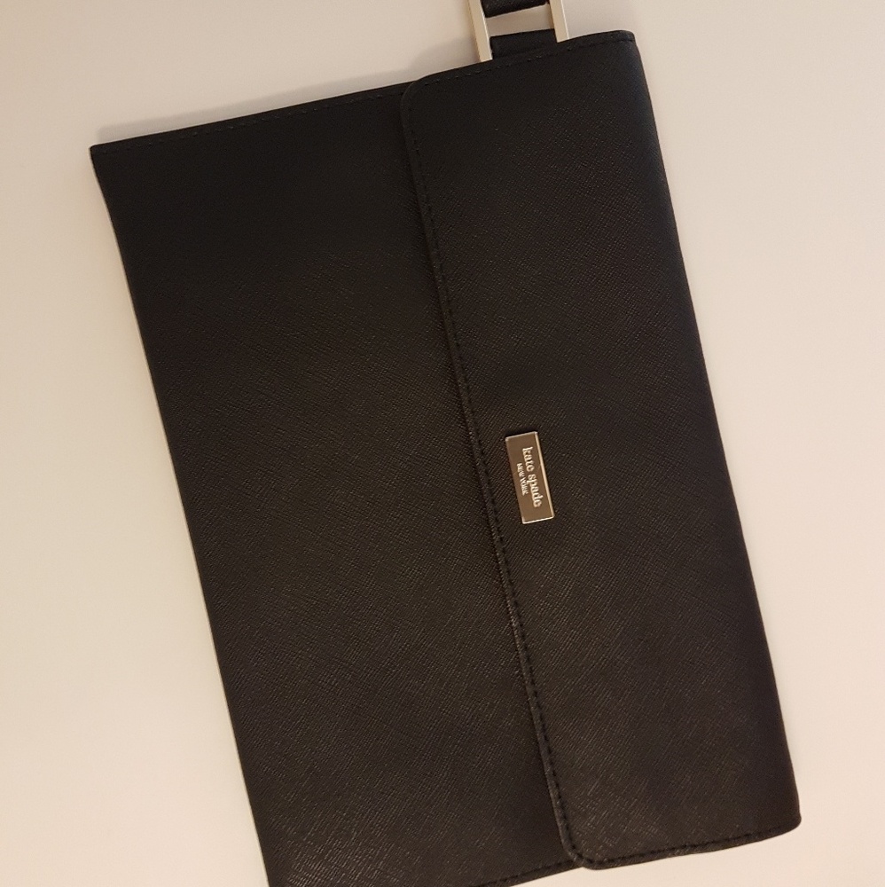 NWOT Kate Spade Magnetic Saffiano Clutch Wristlet